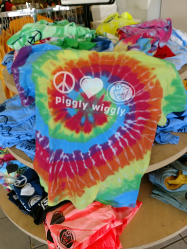 Grocery Store «Piggly Wiggly», reviews and photos, 18 Perry Morris Square, Milton, WV 25541, USA