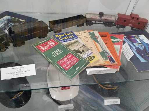 Shopping Mall «Parkway Plaza Mall», reviews and photos, 401 Madison Square Dr, Madisonville, KY 42431, USA