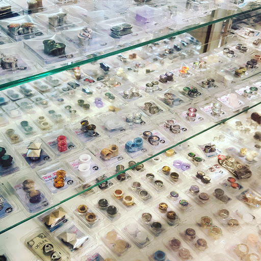 Clothing Store «Hot Rags», reviews and photos, 39 South La Grange Road, La Grange, IL 60525, USA