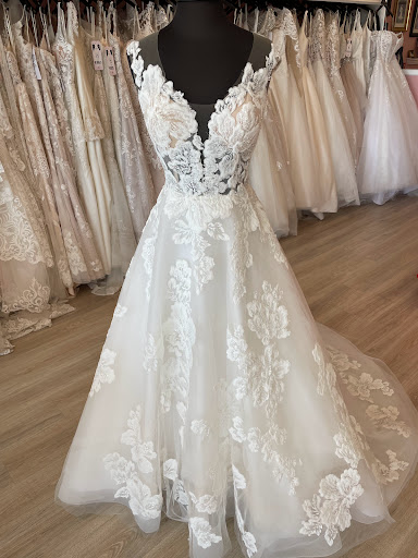 Bridal Shop «Facchianos Bridal and Formal Attire», reviews and photos, 4910 W Kenosha St, Broken Arrow, OK 74012, USA