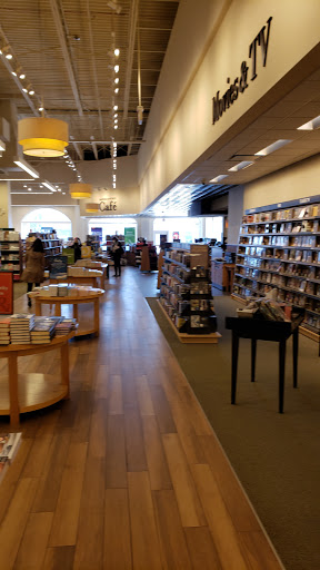 Book Store «Barnes & Noble Booksellers The Shops at River Crossing», reviews and photos, 8675 River Crossing Blvd, Indianapolis, IN 46240, USA