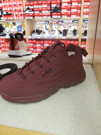 Shoe Store «WSS», reviews and photos, 460 San Fernando Mission Blvd, San Fernando, CA 91340, USA