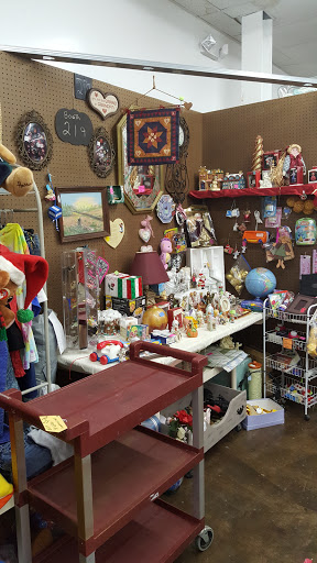 Outlet Mall «Finders Keepers Traders Outlet Mall», reviews and photos, 740-784 Chelsa Dr, Madisonville, KY 42431, USA