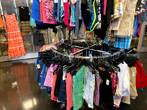 Thrift Store «Discover Goodwill Circle Retail Center», reviews and photos