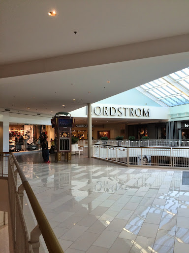 Nordstrom Rack Mall of America, 324 W Marketplace, Bloomington, MN 55425, USA, 
