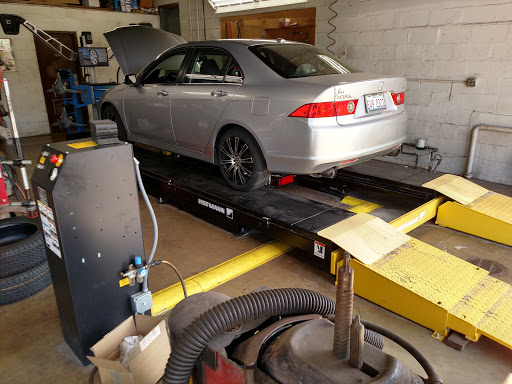 Auto Tune Up Service «Diehl Auto Repair», reviews and photos, 1532 Ogden Ave, Lisle, IL 60532, USA