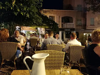 Atmosphère du Restaurant méditerranéen La Favouille ( cuisine Provencale ) à Le Lavandou - n°12