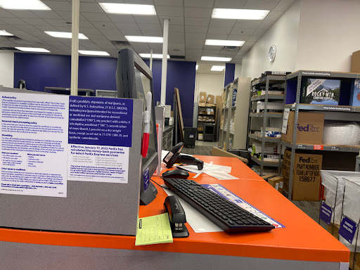 Print Shop «FedEx Office Print & Ship Center», reviews and photos, 1780 W Chandler Blvd, Chandler, AZ 85224, USA