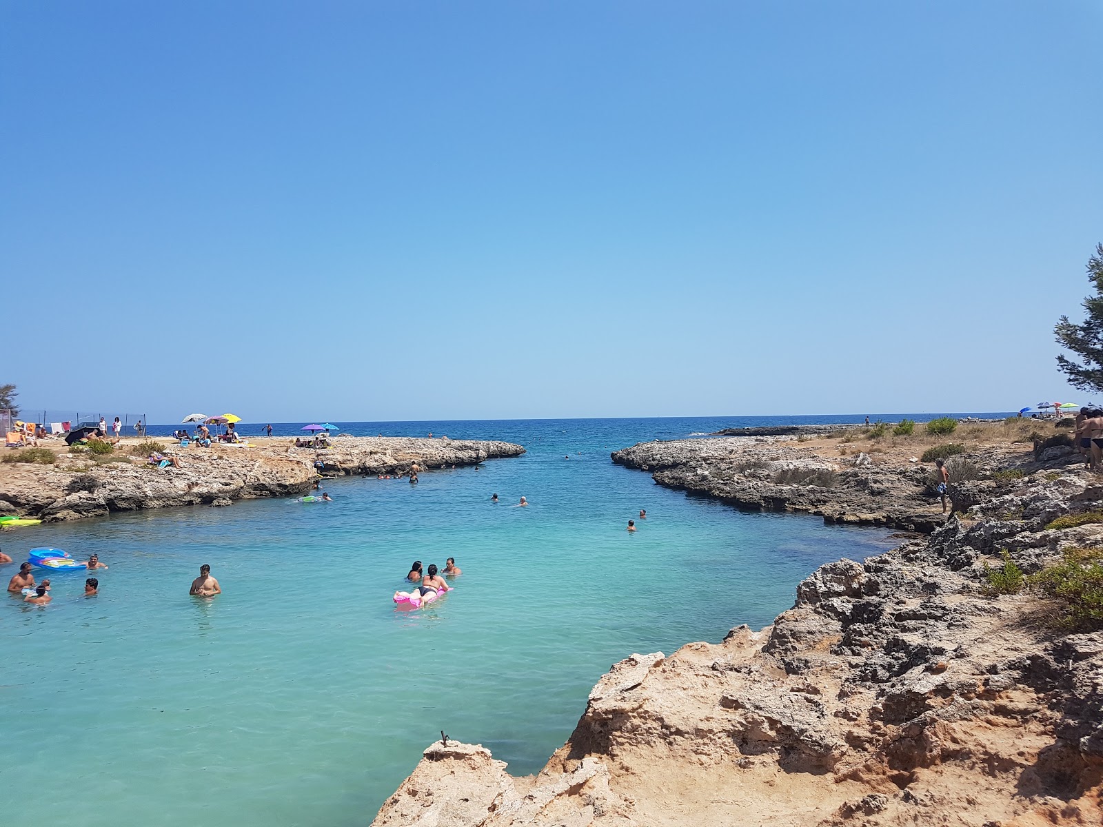 Cala Sottile beach'in fotoğrafı taşlar yüzey ile