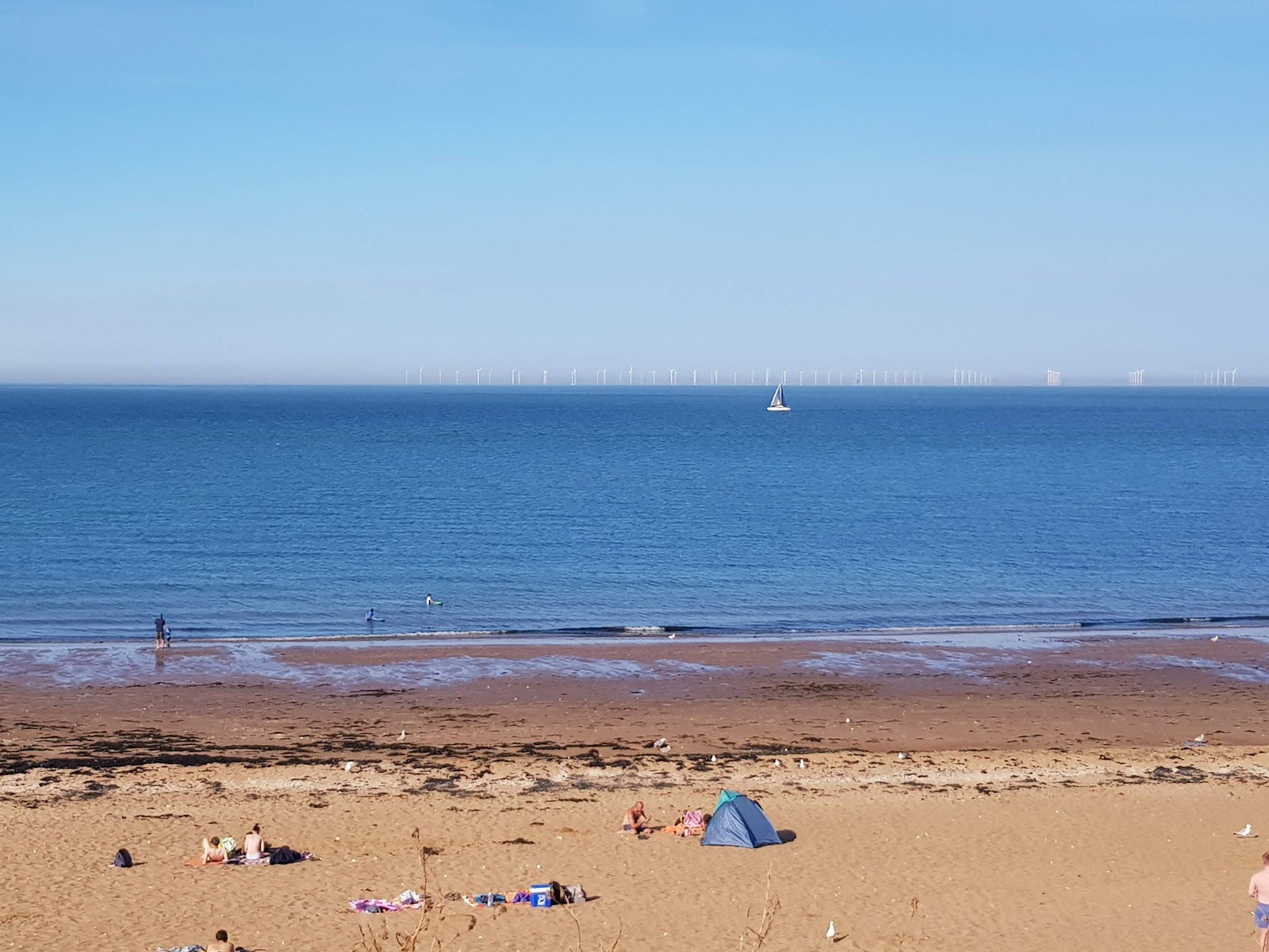 Fotografija Joss Bay beach in naselje