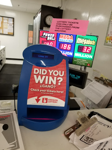 Shopping Mall «Timberhill Shopping Center», reviews and photos, 2359 NW Kings Blvd, Corvallis, OR 97330, USA