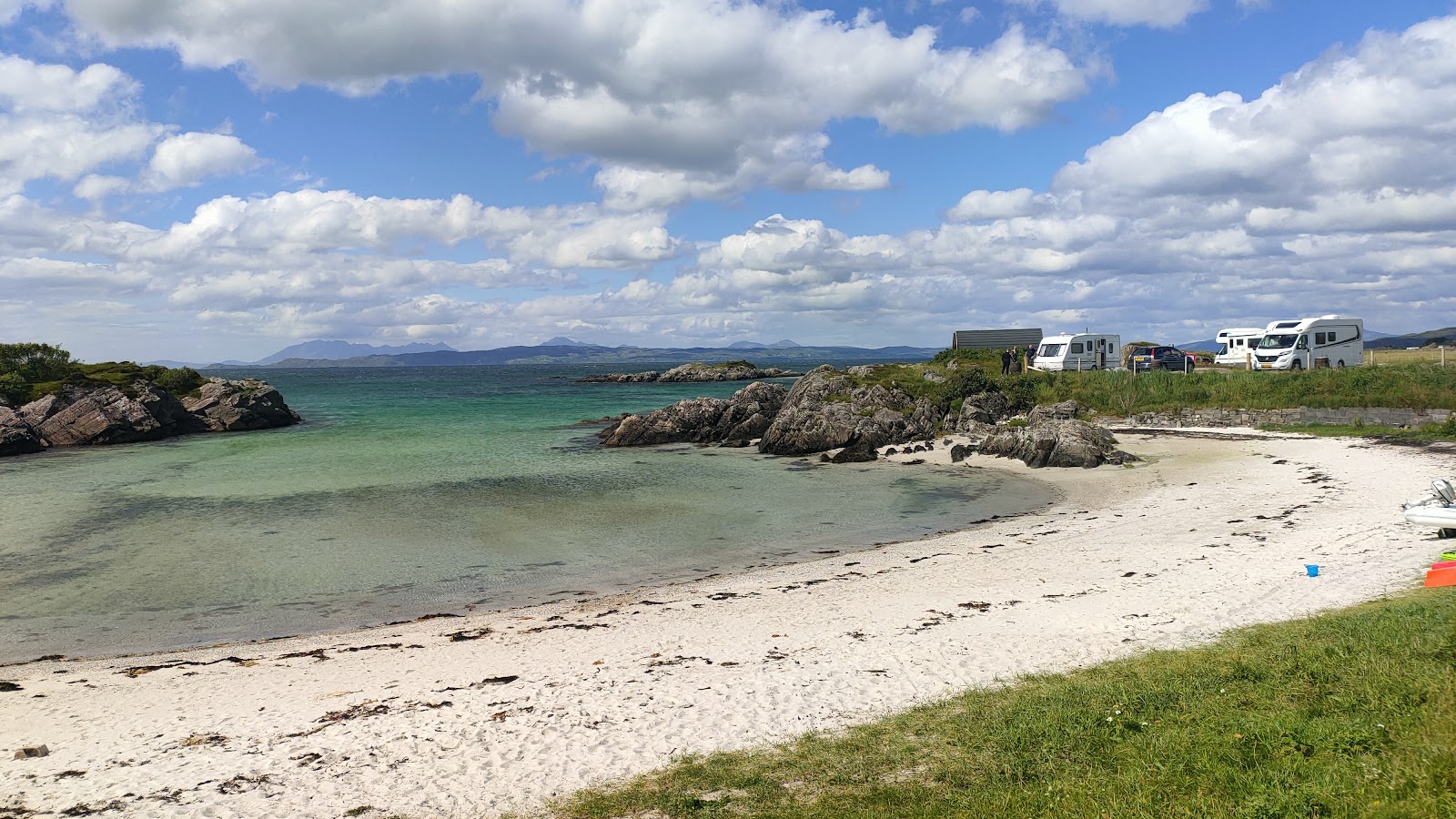 Foto de Tigh-na-mara Beach con arena brillante superficie