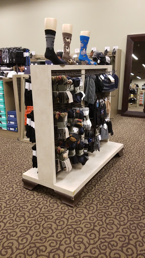 Shoe Store «DSW Designer Shoe Warehouse», reviews and photos, 17158 Redmond Way, Redmond, WA 98052, USA