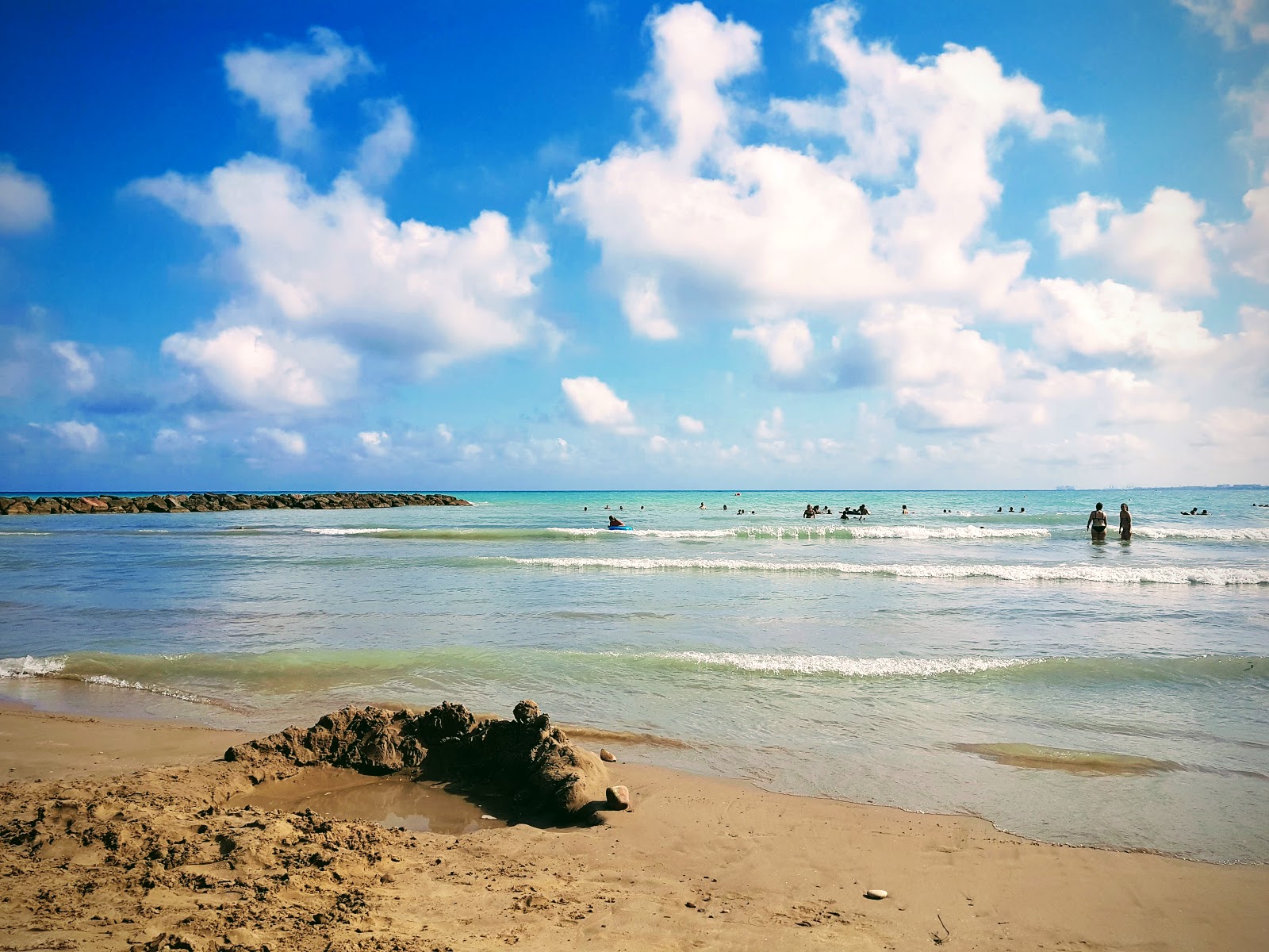 Foto van Platja dels Cirerers en de nederzetting