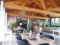 Atmosphère du Restaurant Auberge De La Source à Tupin-et-Semons - n°19
