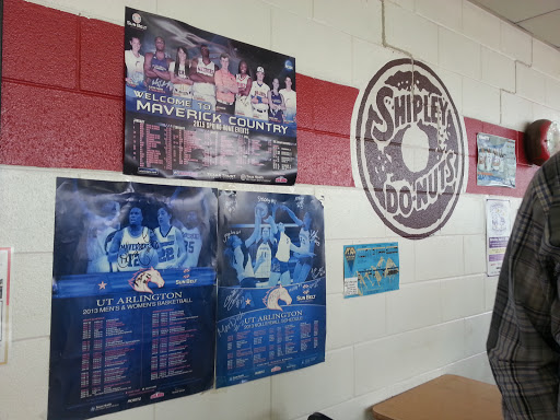 Donut Shop «Shipley Do-Nuts», reviews and photos, 501 E Abram St, Arlington, TX 76010, USA