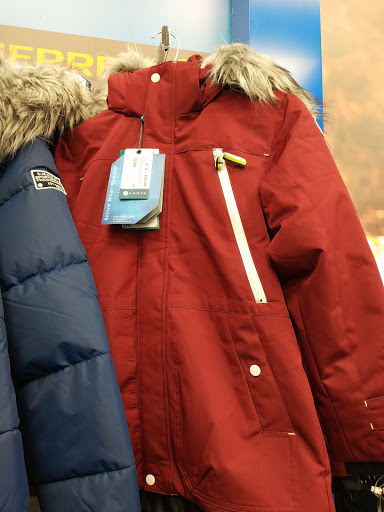 магазины, где можно купить женские спортивные куртки Москва