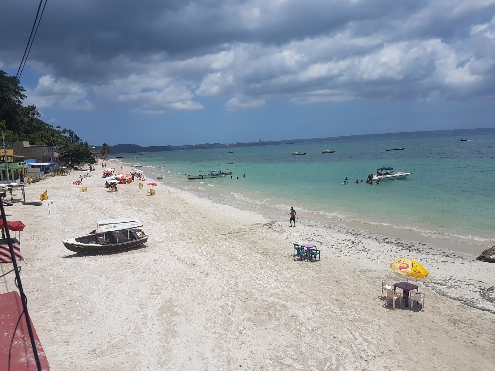 Foto de Itamoabo Beach e o assentamento