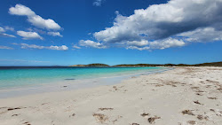 Zdjęcie Alexander Bay Beach z powierzchnią niebieska czysta woda