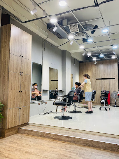 8 SIX-Hair salon 台南日韓系剪燙染專門店