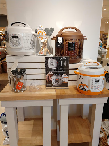 Kitchen Supply Store «Williams-Sonoma», reviews and photos, 9722 Great Hills Trail #150, Austin, TX 78759, USA