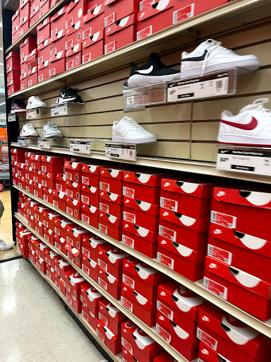 Sporting Goods Store «Academy Sports + Outdoors», reviews and photos, 7513 N Interstate Hwy 35, Austin, TX 78752, USA