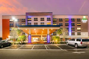 Holiday Inn Express & Suites, Jacksonville Town Center image