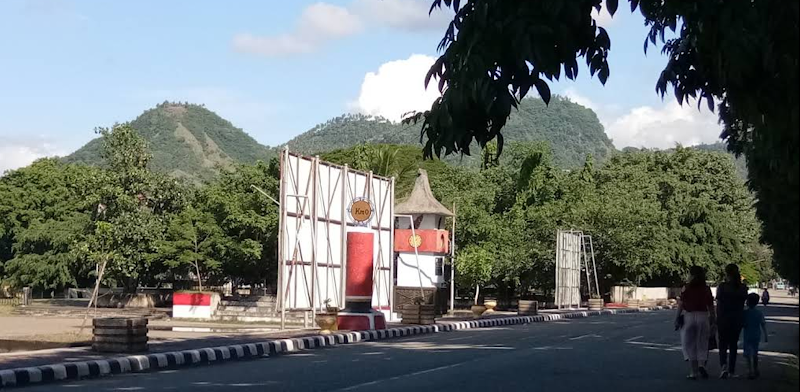 Bangunan Bersejarah di Nusa Tenggara Timur: Menyelami Keindahan Taman Renungan Bung Karno, Mbaru Gendang Lempe Traditional House, dan Lio Traditional Village