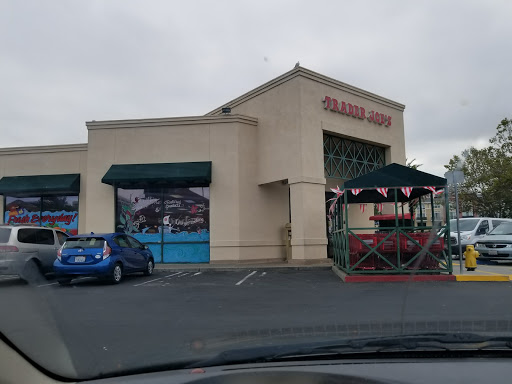 Shopping Mall «Powell Street Plaza Shopping Center», reviews and photos, 5795 Christie Ave, Emeryville, CA 94608, USA