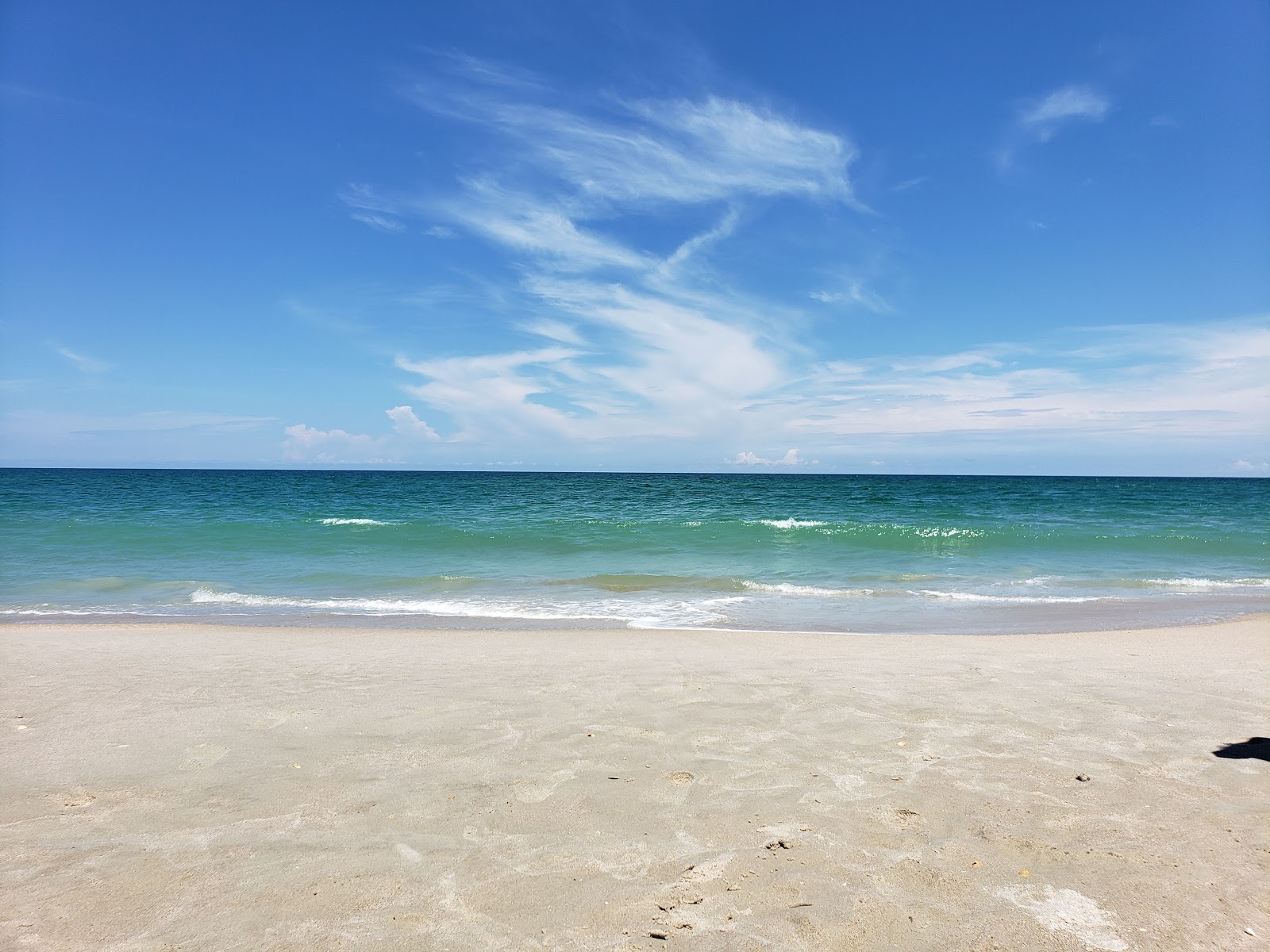 Photo de Playalinda beach avec l'eau turquoise de surface