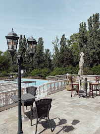 Atmosphère du Restaurant La Terrasse (Chateau de Fontager) à Serves-sur-Rhône - n°1