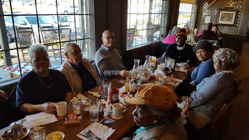 American Restaurant «Cracker Barrel Old Country Store», reviews and photos, 6055 Som Center Rd, Willoughby, OH 44094, USA