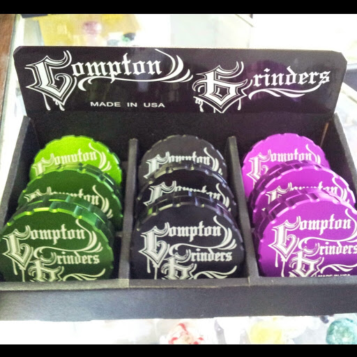 Tobacco Shop «Raspberry Roach Smoke Shop», reviews and photos, 17430 Beach Blvd, Huntington Beach, CA 92647, USA