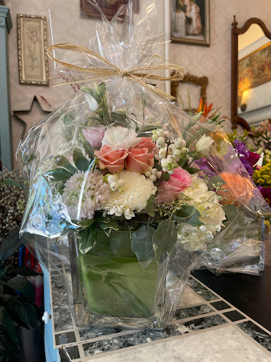 Florist «Courtyard Florist & Gifts», reviews and photos, 11 Eastern Ave, Dedham, MA 02026, USA