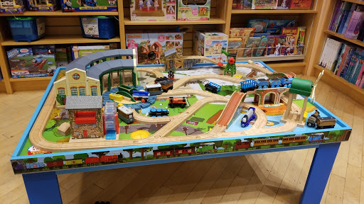 Book Store «Barnes & Noble Booksellers Libbie Place», reviews and photos, 5501 W Broad St, Richmond, VA 23230, USA