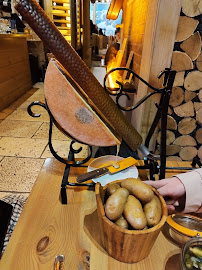 Plats et boissons du Restaurant servant de la raclette Les Marmottes à Paris - n°8