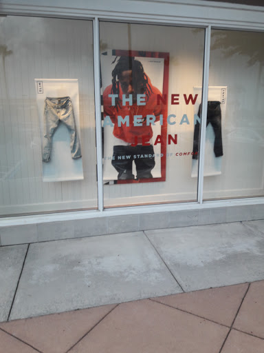 Clothing Store «American Eagle Outfitters», reviews and photos, 555 N Alafaya Trail, Orlando, FL 32828, USA