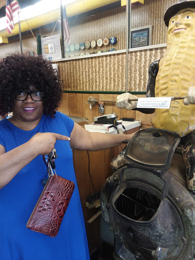 Nut Store «Peanut Shoppe Main Street», reviews and photos, 24 S Main St, Memphis, TN 38103, USA