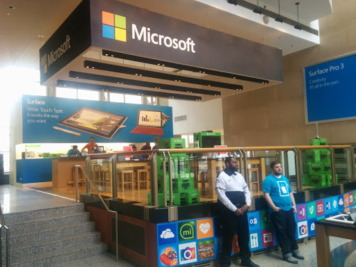 Computer Store «Microsoft Store - Shops at North Bridge», reviews and photos, 520 N Michigan Ave, Chicago, IL 60611, USA
