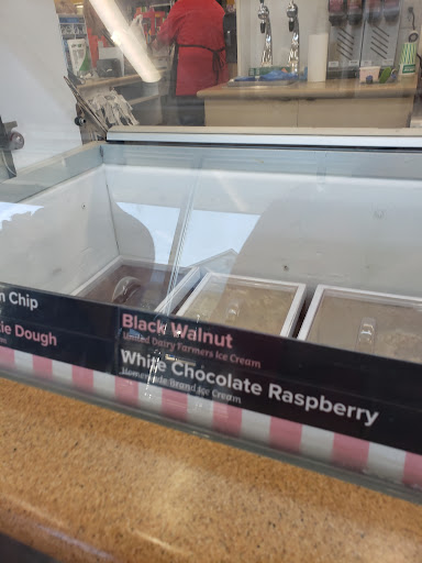 Convenience Store «United Dairy Farmers», reviews and photos, 3911 Tylersville Rd, Hamilton, OH 45011, USA