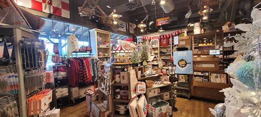 American Restaurant «Cracker Barrel Old Country Store», reviews and photos, 30 Research Dr, Milford, CT 06460, USA