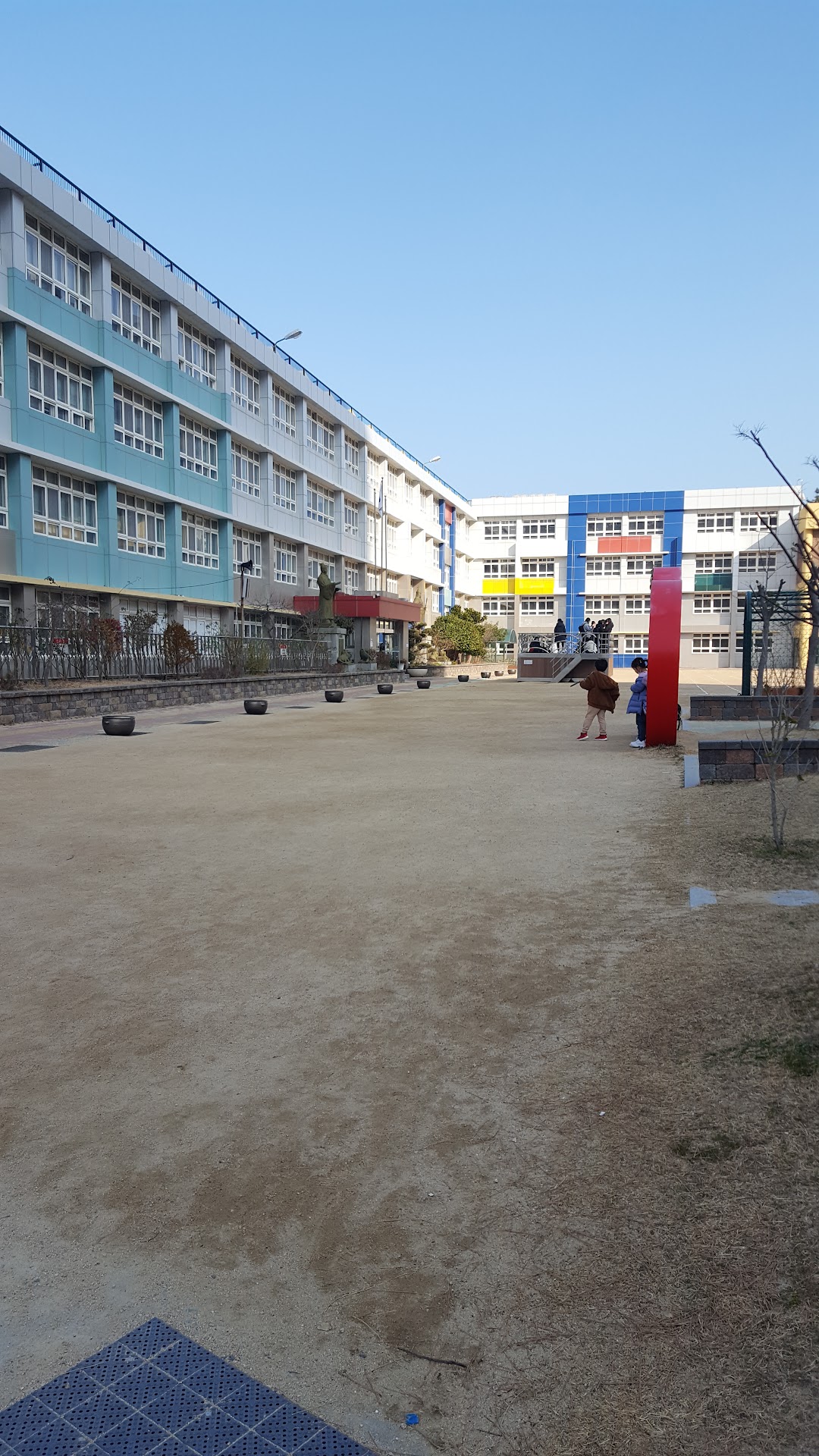 청동초등학교