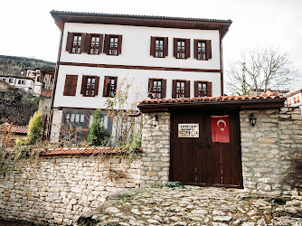 Çamlica Konak Çarşi Evi