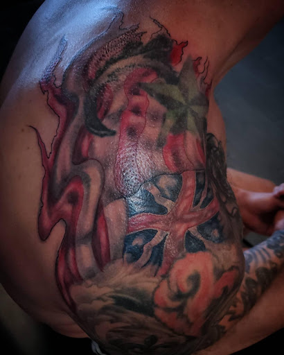 Explore daisy flower tattoo ideas, creative tattoo ideas in Palm Harbor, available at Angry Owl Tattoo and Piercing