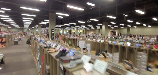 Shoe Store «DSW Designer Shoe Warehouse», reviews and photos, 124 West Market, Bloomington, MN 55425, USA