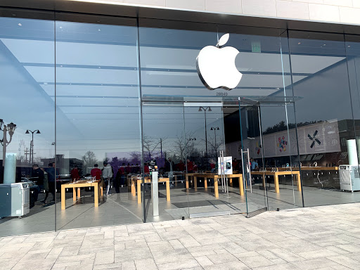 Computer Store «Apple Eton», reviews and photos, 28849 Chagrin Blvd, Woodmere, OH 44122, USA