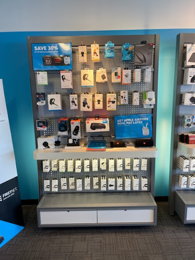 Cell Phone Store «AT&T Authorized Retailer», reviews and photos, 13 N Groesbeck Hwy, Charter Twp of Clinton, MI 48036, USA