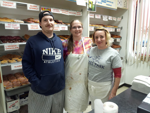 Donut Shop «Apple Fritter Donut Shop», reviews and photos, 741 E 9 Mile Rd, Ferndale, MI 48220, USA