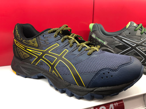 Shoe Store «Famous Footwear», reviews and photos, 3606 Metro Dr, Council Bluffs, IA 51501, USA