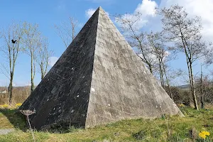 Kinnitty Pyramid image